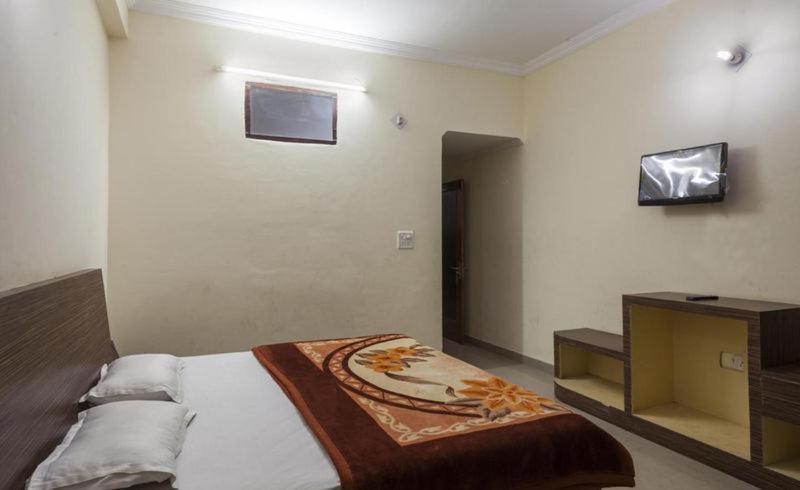 Hotel Devi Mahal Katra  Buitenkant foto