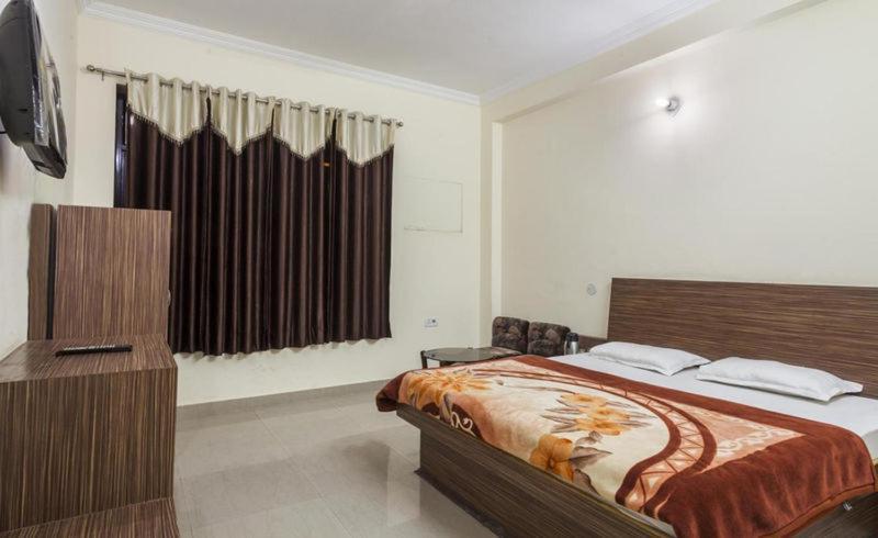 Hotel Devi Mahal Katra  Buitenkant foto
