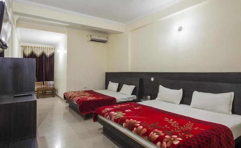 Hotel Devi Mahal Katra  Buitenkant foto