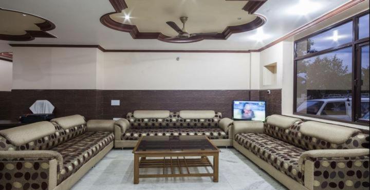 Hotel Devi Mahal Katra  Buitenkant foto